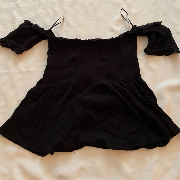2/$10. Streetwear Society Black Off the Shoulder Blouse, Size Large - Picture 2 of 3